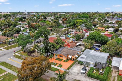 Дом в Холливуд, Флорида 3 спальни, 150.04м2 № 2057440