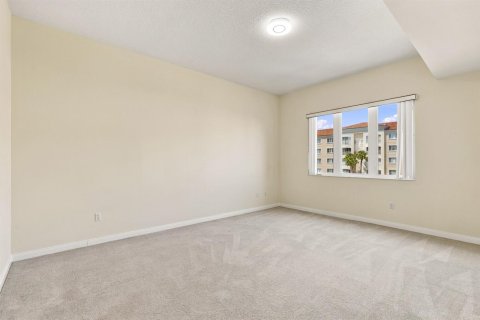 Condo in St. Lucie, Florida, 2 bedrooms № 2392409 - photo 16