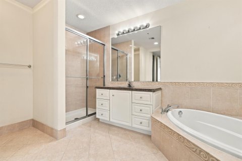 Condo in St. Lucie, Florida, 2 bedrooms № 2392409 - photo 20