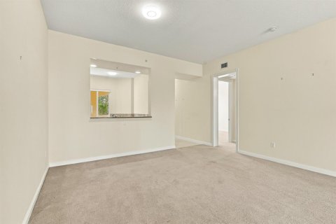 Condo in St. Lucie, Florida, 2 bedrooms № 2392409 - photo 8