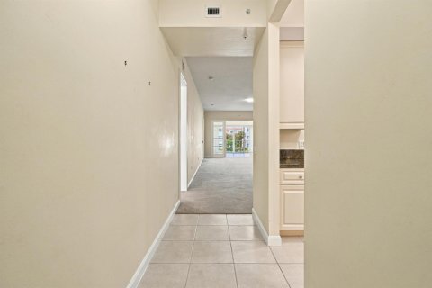 Condo in St. Lucie, Florida, 2 bedrooms № 2392409 - photo 15