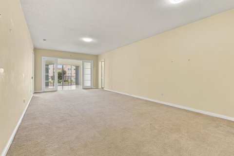 Condo in St. Lucie, Florida, 2 bedrooms № 2392409 - photo 14