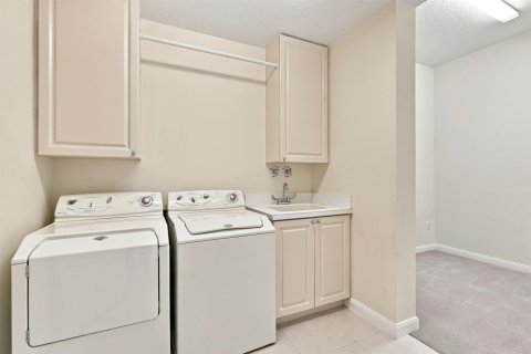Condo in St. Lucie, Florida, 2 bedrooms № 2392409 - photo 26