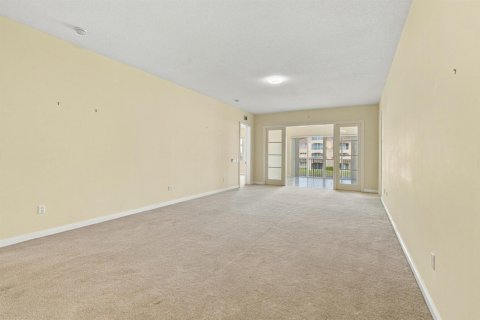 Condo in St. Lucie, Florida, 2 bedrooms № 2392409 - photo 12