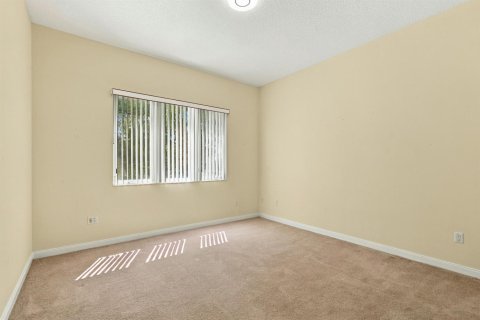 Condo in St. Lucie, Florida, 2 bedrooms № 2392409 - photo 23