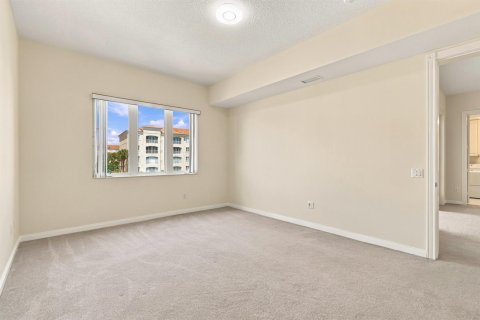 Condo in St. Lucie, Florida, 2 bedrooms № 2392409 - photo 17