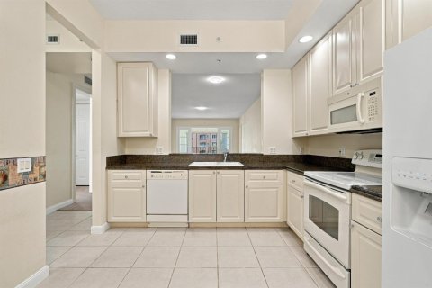Condo in St. Lucie, Florida, 2 bedrooms № 2392409 - photo 2