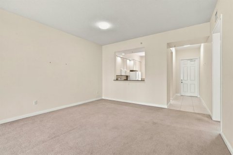 Condo in St. Lucie, Florida, 2 bedrooms № 2392409 - photo 5