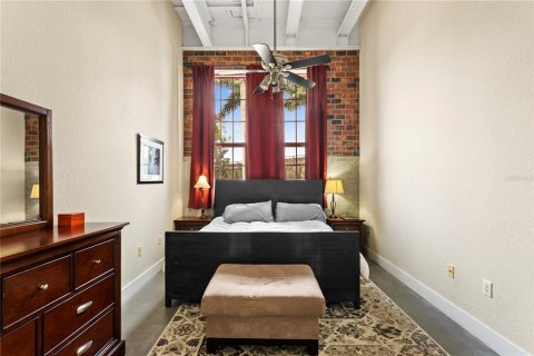 Condo in Tampa, Florida, 2 bedrooms  № 1894146 - photo 25