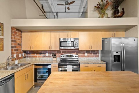 Condo in Tampa, Florida, 2 bedrooms  № 1894146 - photo 21