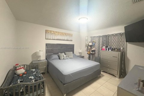Condo in Hialeah, Florida, 2 bedrooms  № 1855279 - photo 12