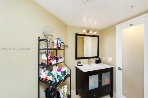 Copropriété à vendre à Miami Beach, Floride: 2 chambres, 117.99 m2 № 1950394 - photo 25