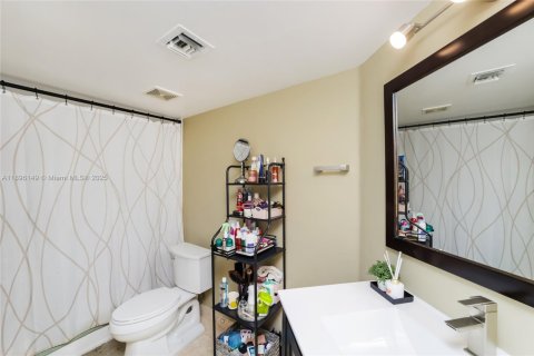 Copropriété à vendre à Miami Beach, Floride: 2 chambres, 117.99 m2 № 1950394 - photo 24