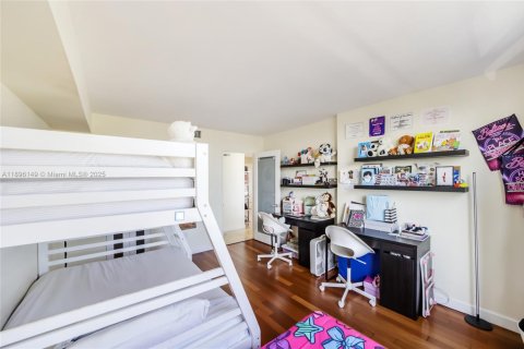 Copropriété à vendre à Miami Beach, Floride: 2 chambres, 117.99 m2 № 1950394 - photo 22