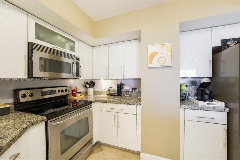 Copropriété à vendre à Miami Beach, Floride: 2 chambres, 117.99 m2 № 1950394 - photo 12