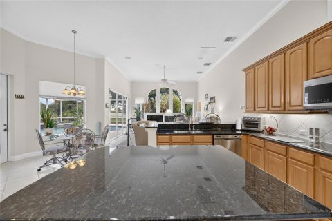 Villa ou maison à vendre à Odessa, Floride: 4 chambres, 260.41 m2 № 2220365 - photo 10