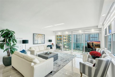 Снять в аренду кондоминиум в Холливуд, Флорида 2 спальни, 111.3м2, № 2027964 - фото 6