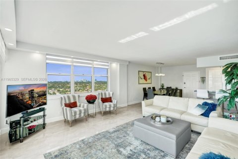 Снять в аренду кондоминиум в Холливуд, Флорида 2 спальни, 111.3м2, № 2027964 - фото 7