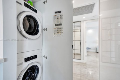 Снять в аренду кондоминиум в Холливуд, Флорида 2 спальни, 111.3м2, № 2027964 - фото 17