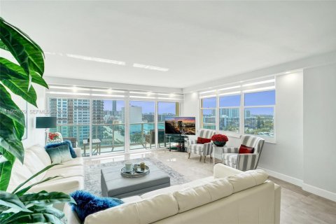 Снять в аренду кондоминиум в Холливуд, Флорида 2 спальни, 111.3м2, № 2027964 - фото 5