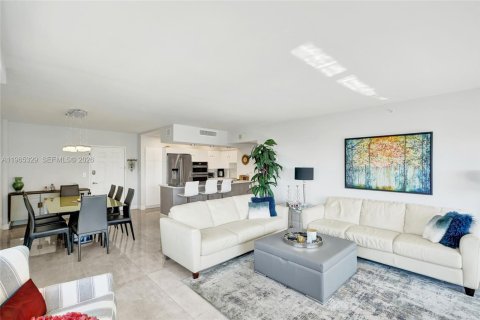 Снять в аренду кондоминиум в Холливуд, Флорида 2 спальни, 111.3м2, № 2027964 - фото 8