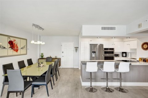 Снять в аренду кондоминиум в Холливуд, Флорида 2 спальни, 111.3м2, № 2027964 - фото 13