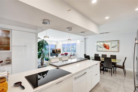 Снять в аренду кондоминиум в Холливуд, Флорида 2 спальни, 111.3м2, № 2027964 - фото 15