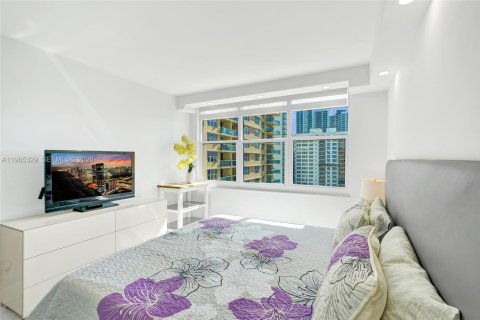 Снять в аренду кондоминиум в Холливуд, Флорида 2 спальни, 111.3м2, № 2027964 - фото 25