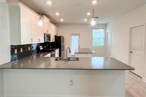 Touwnhouse à louer à Orlando, Floride: 3 chambres, 151.99 m2 № 2408103 - photo 5