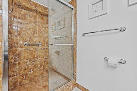 Condominio en venta en North Miami Beach, Florida, 2 dormitorios, 94.02 m2 № 2008733 - foto 13