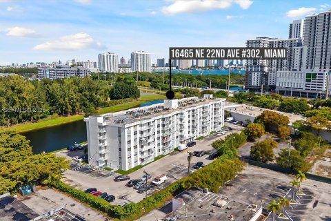 Condominio en venta en North Miami Beach, Florida, 2 dormitorios, 94.02 m2 № 2008733 - foto 18