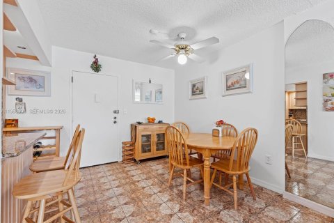 Condominio en venta en North Miami Beach, Florida, 2 dormitorios, 94.02 m2 № 2008733 - foto 7