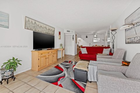 Condominio en venta en North Miami Beach, Florida, 2 dormitorios, 94.02 m2 № 2008733 - foto 9