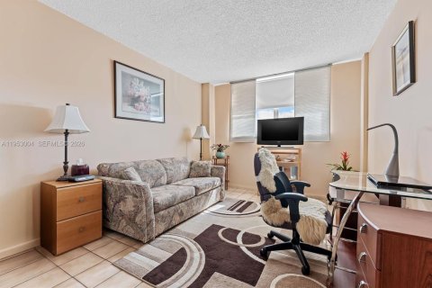 Condominio en venta en North Miami Beach, Florida, 2 dormitorios, 94.02 m2 № 2008733 - foto 14