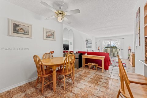 Condominio en venta en North Miami Beach, Florida, 2 dormitorios, 94.02 m2 № 2008733 - foto 6