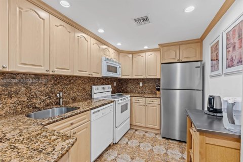 Condominio en venta en North Miami Beach, Florida, 2 dormitorios, 94.02 m2 № 2008733 - foto 4