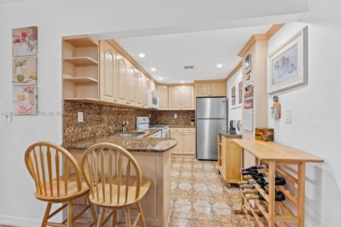 Condominio en venta en North Miami Beach, Florida, 2 dormitorios, 94.02 m2 № 2008733 - foto 3