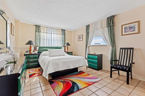 Condominio en venta en North Miami Beach, Florida, 2 dormitorios, 94.02 m2 № 2008733 - foto 10