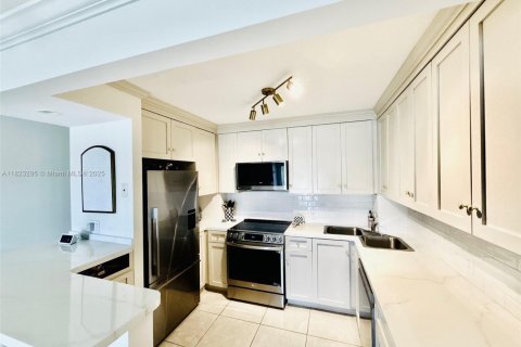 Condominio en venta en Fort Lauderdale, Florida, 1 dormitorio, 80.82 m2 № 1794691 - foto 2