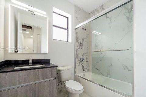 Townhouse in Miramar, Florida 3 bedrooms, 139.73 sq.m. № 2015607 - photo 27