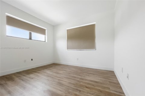 Townhouse in Miramar, Florida 3 bedrooms, 139.73 sq.m. № 2015607 - photo 16