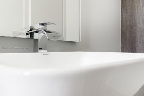 Townhouse in Miramar, Florida 3 bedrooms, 139.73 sq.m. № 2015607 - photo 19