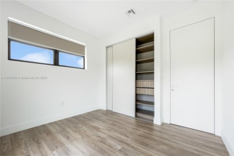 Townhouse in Miramar, Florida 3 bedrooms, 139.73 sq.m. № 2015607 - photo 21