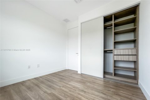 Townhouse in Miramar, Florida 3 bedrooms, 139.73 sq.m. № 2015607 - photo 25