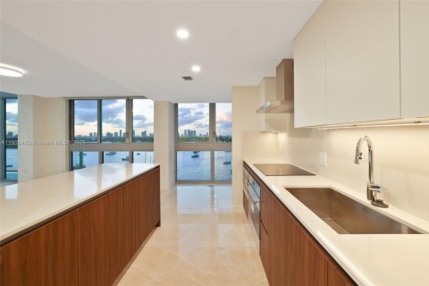 Condo in Miami Beach, Florida, 3 bedrooms  № 1956198 - photo 9