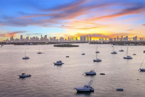 Condo in Miami Beach, Florida, 3 bedrooms  № 1956198 - photo 4
