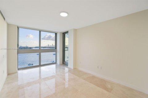 Condo in Miami Beach, Florida, 3 bedrooms  № 1956198 - photo 26