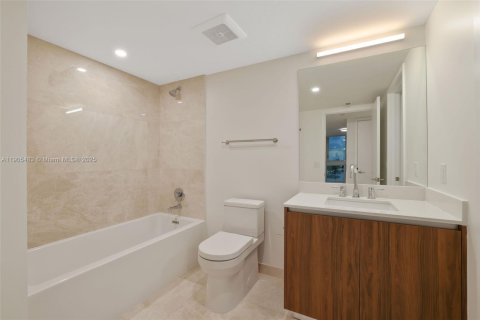 Condo in Miami Beach, Florida, 3 bedrooms  № 1956198 - photo 24