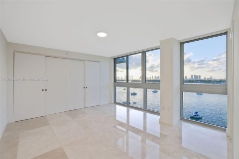 Condo in Miami Beach, Florida, 3 bedrooms  № 1956198 - photo 13