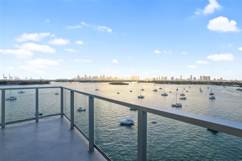 Condo in Miami Beach, Florida, 3 bedrooms  № 1956198 - photo 16